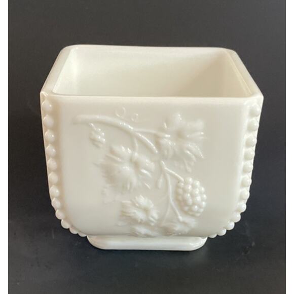 Vintage WESTMORELAND White Milk Glass Candy Dish No Lid Grape Vine Pattern - Picture 1 of 7